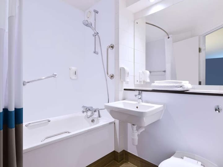 TRAVELODGE BATH WATERSIDE