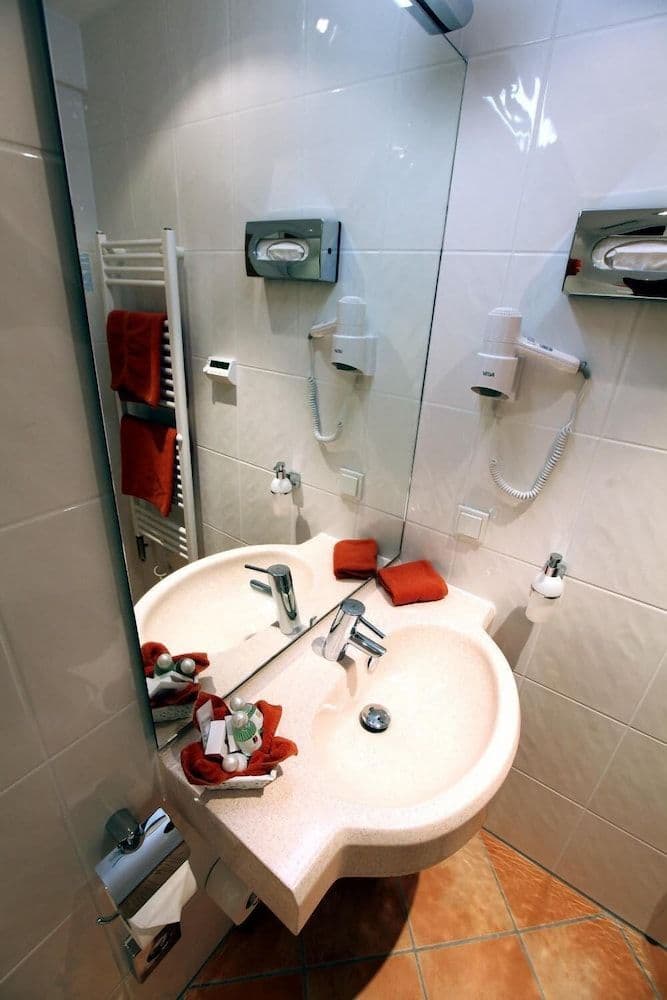 HOTEL SCHICK