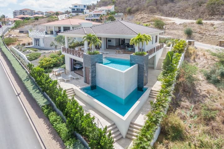 BLUE BAY EXCLUSIVE