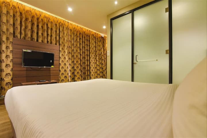 FABHOTEL EROS 282
