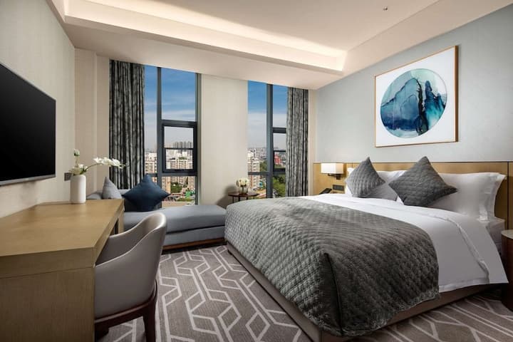 RAMADA BY WYNDHAM LUOYANG DOWNTOWN
