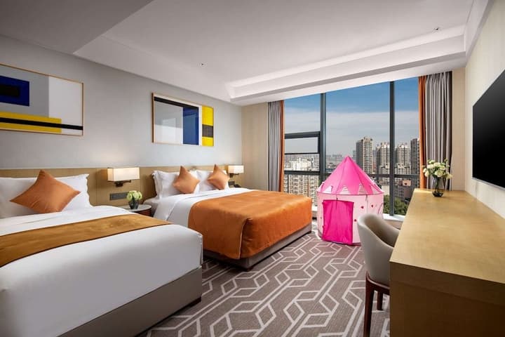 RAMADA BY WYNDHAM LUOYANG DOWNTOWN