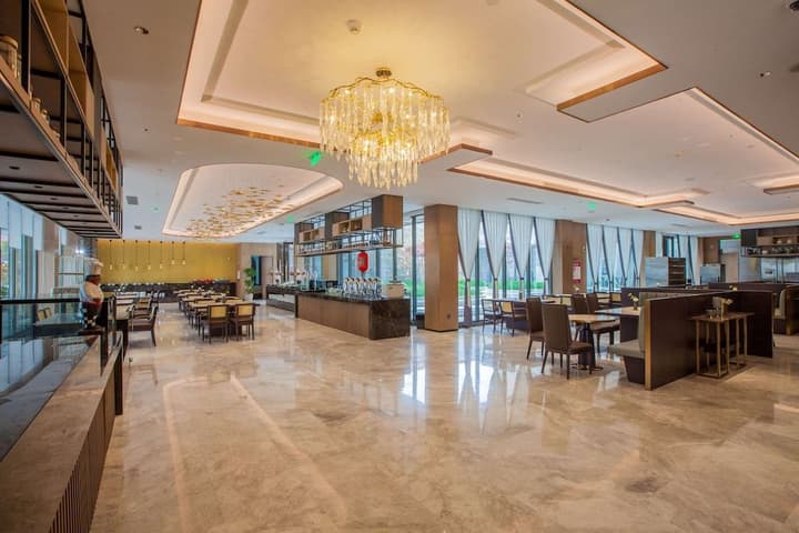 RAMADA BY WYNDHAM LUOYANG DOWNTOWN