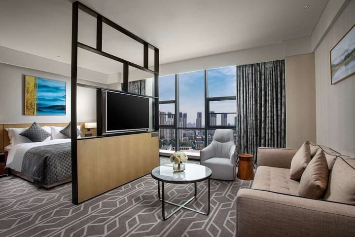 RAMADA BY WYNDHAM LUOYANG DOWNTOWN