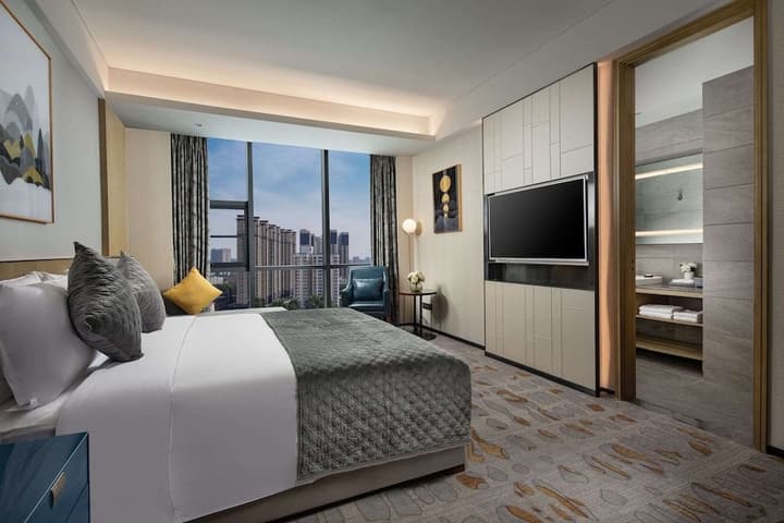 RAMADA BY WYNDHAM LUOYANG DOWNTOWN