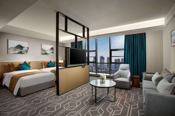 RAMADA BY WYNDHAM LUOYANG DOWNTOWN