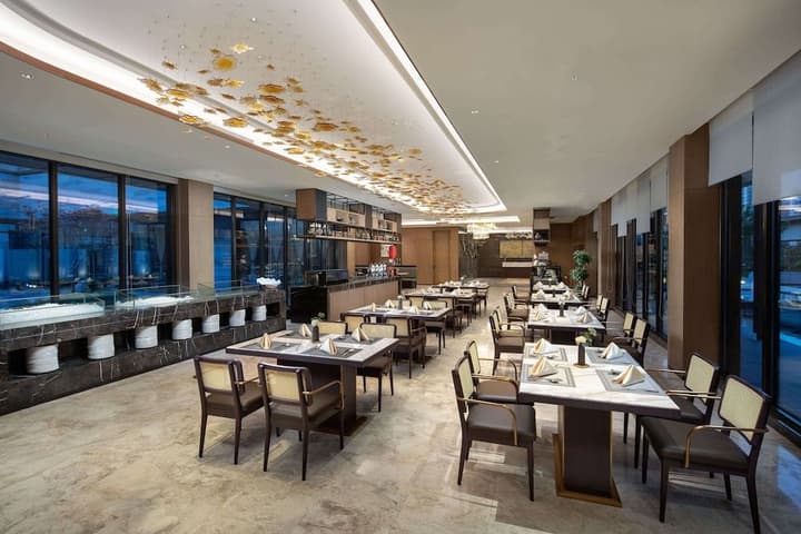 RAMADA BY WYNDHAM LUOYANG DOWNTOWN