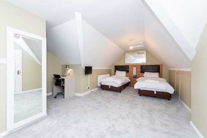 UNO HOTEL HEATHROW WINDSOR