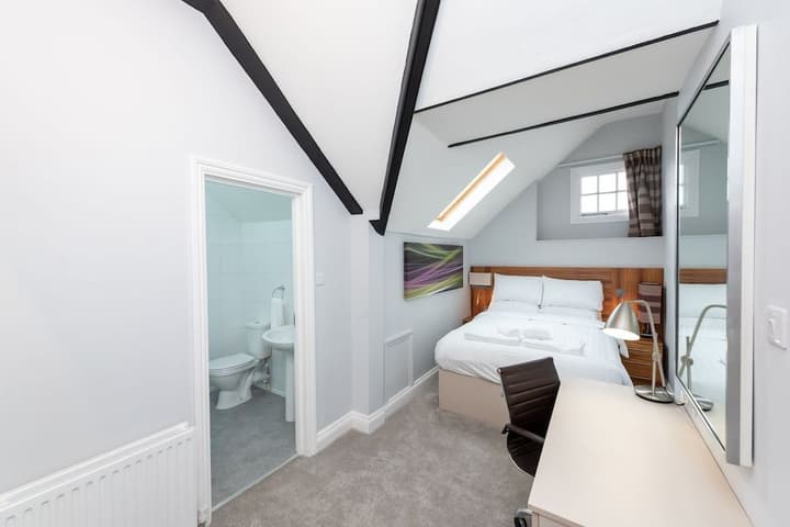 UNO HOTEL HEATHROW WINDSOR