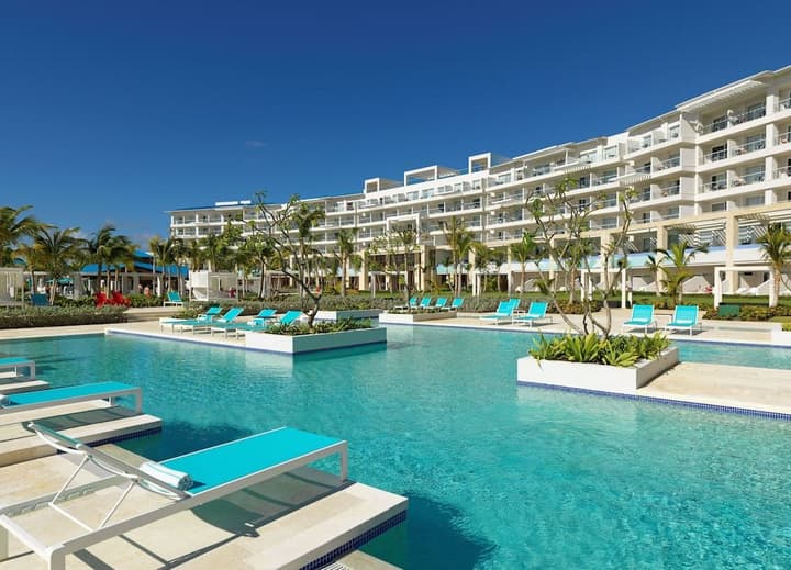 MARGARITAVILLE BEACH RESORT CAP CANA WAVE —AN ALL-INCLUSIVE EXPERIENCE FOR ALL