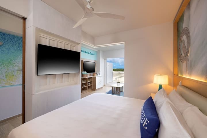 MARGARITAVILLE BEACH RESORT CAP CANA WAVE —AN ALL-INCLUSIVE EXPERIENCE FOR ALL