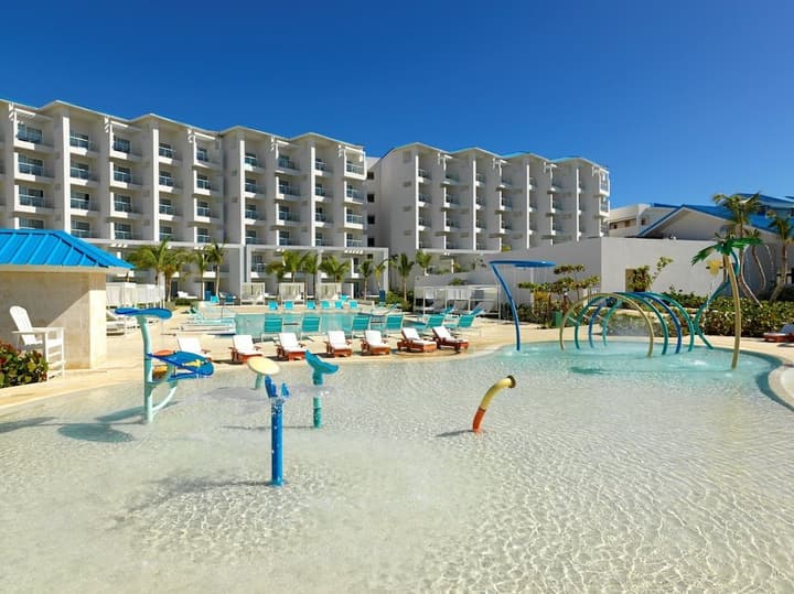 MARGARITAVILLE BEACH RESORT CAP CANA WAVE —AN ALL-INCLUSIVE EXPERIENCE FOR ALL