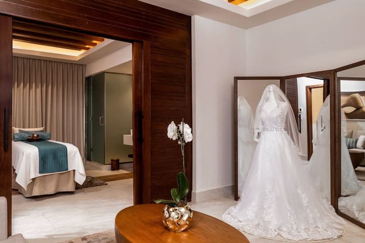 MARGARITAVILLE BEACH RESORT CAP CANA WAVE —AN ALL-INCLUSIVE EXPERIENCE FOR ALL