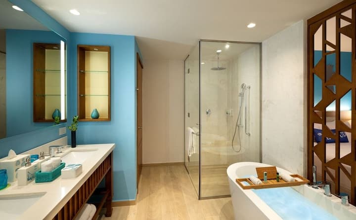 MARGARITAVILLE BEACH RESORT CAP CANA WAVE —AN ALL-INCLUSIVE EXPERIENCE FOR ALL