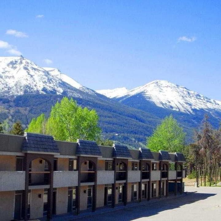 MALIGNE LODGE
