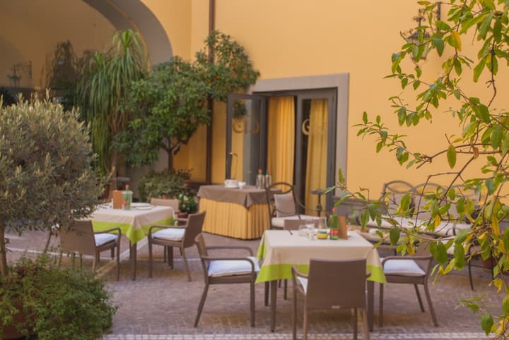 Le Cheminee Business Hotel