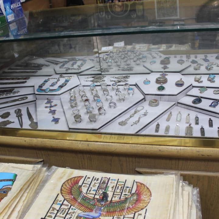 Emilio Hotel Luxor