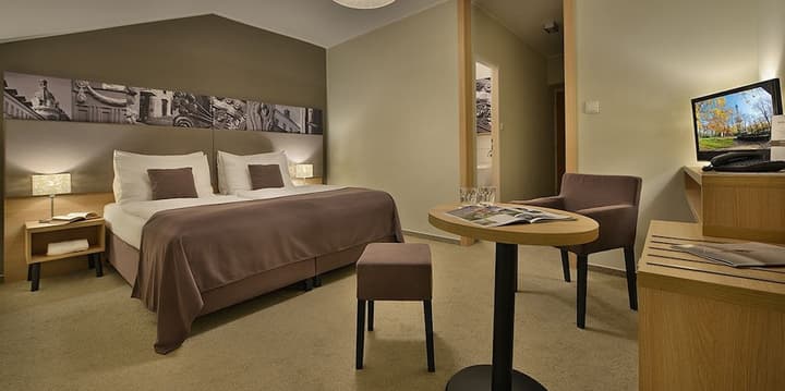 Three Crowns Hotel