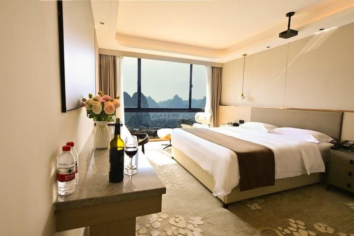 Guilin Plaza