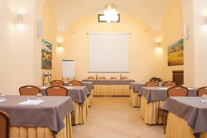 Le Cheminee Business Hotel