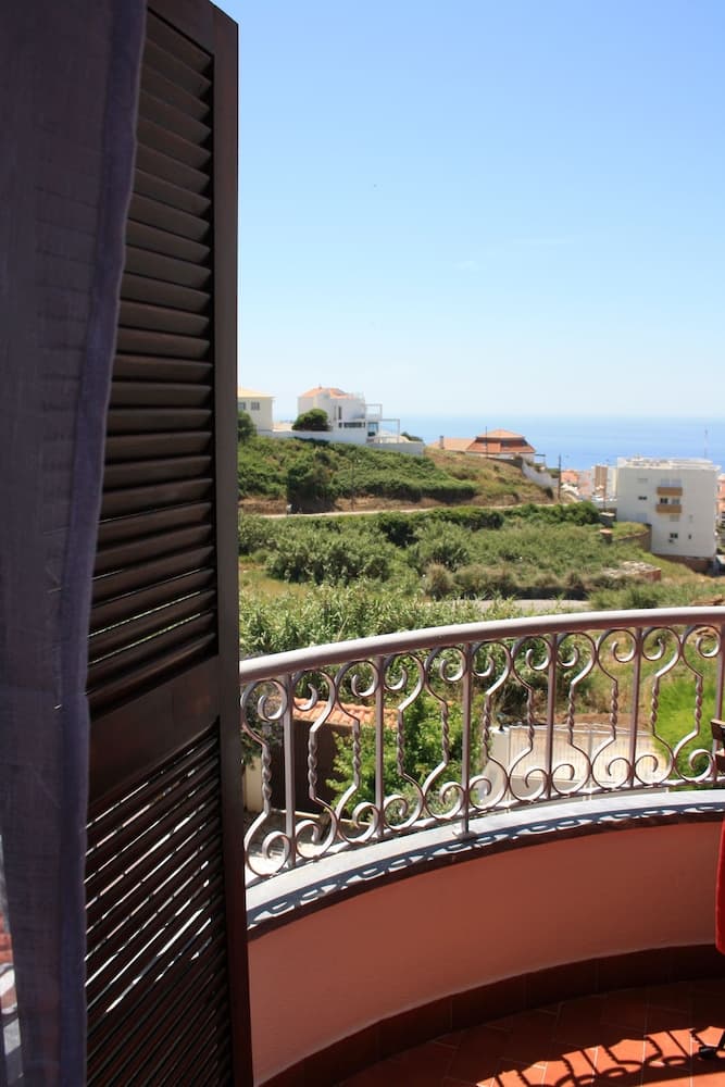 Ericeira Chill Hill 2 Peach Garden