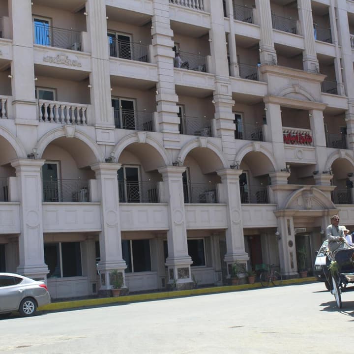 Emilio Hotel Luxor