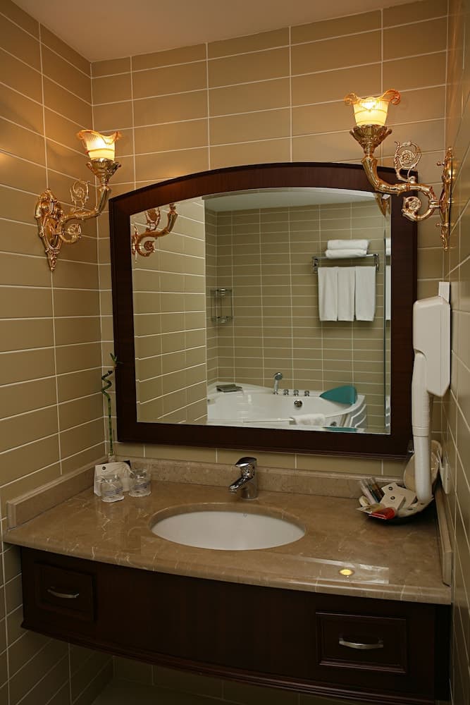 Latanya Palm and Spa Hotel