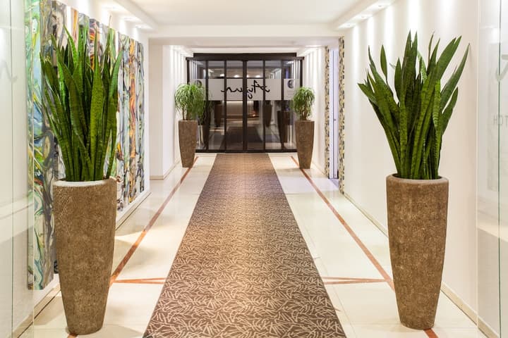 CENTRO HOTEL AYUN
