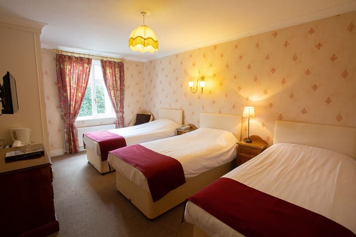 Oyo Fines Bayliwick Hotel