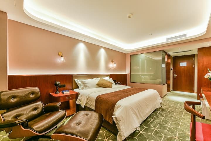 Guilin Plaza