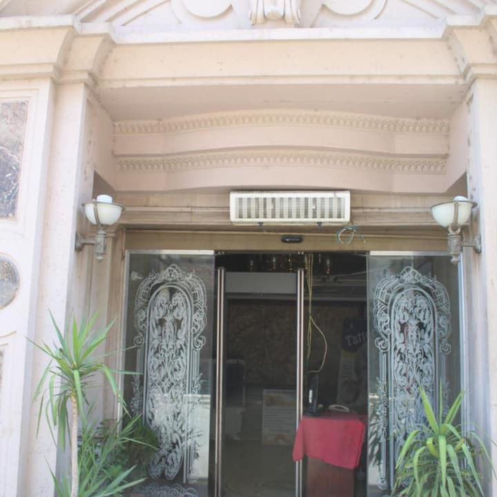 Emilio Hotel Luxor