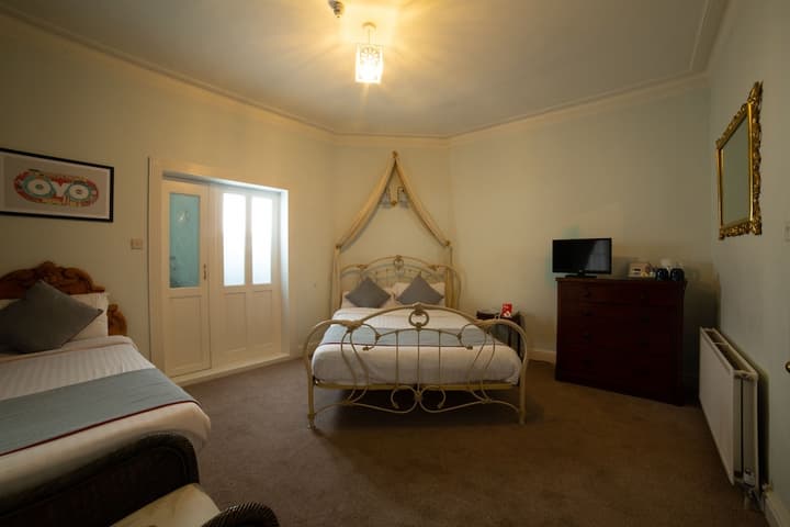 Oyo Fines Bayliwick Hotel