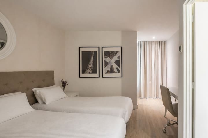 LATROUPE Grand Place Hostel