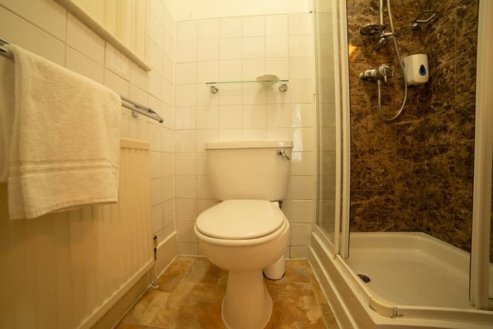 Oyo Fines Bayliwick Hotel