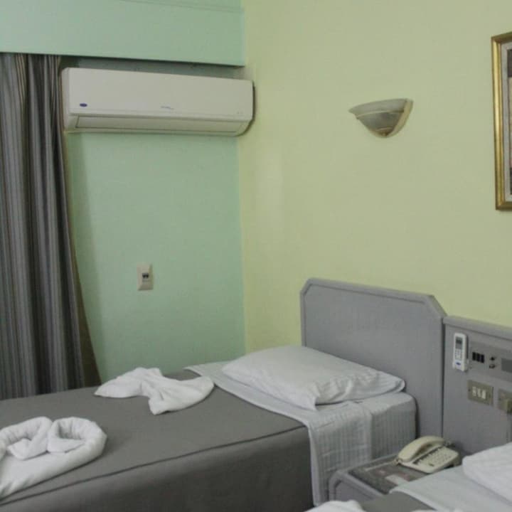 Emilio Hotel Luxor