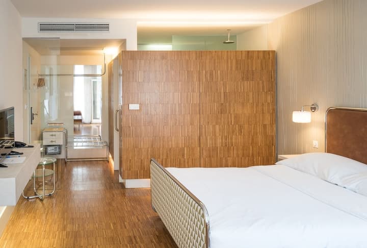 Three Crowns Hotel