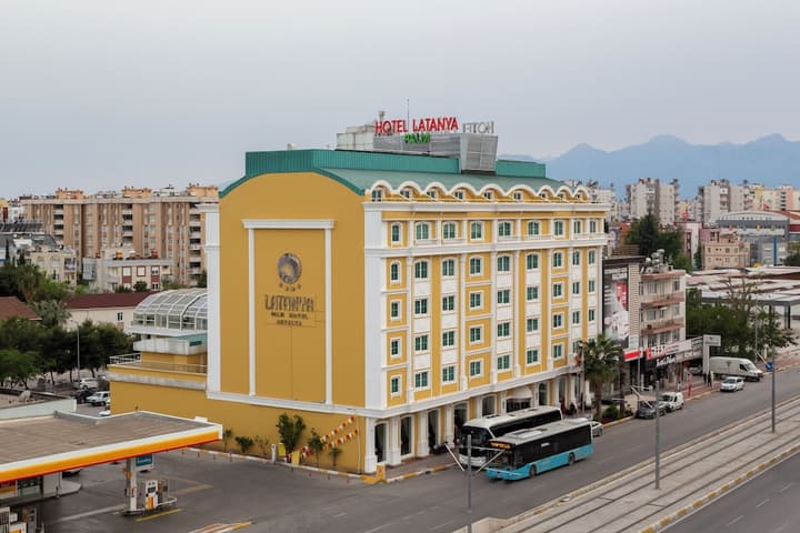 Latanya Palm and Spa Hotel