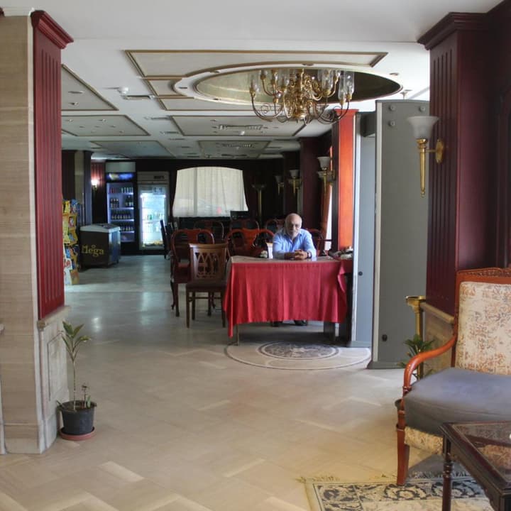 Emilio Hotel Luxor