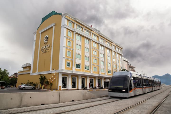 Latanya Palm and Spa Hotel