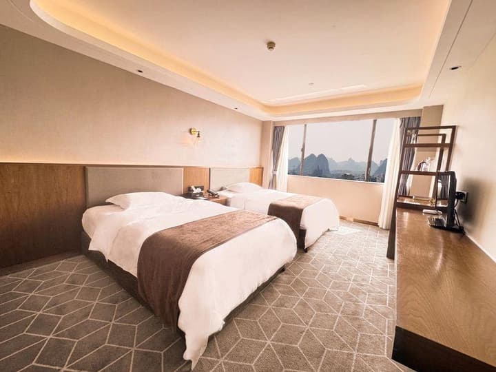 Guilin Plaza