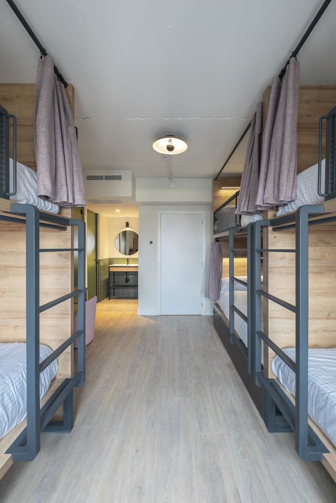 LATROUPE Grand Place Hostel