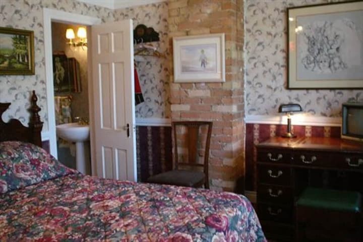 Pimblett's Downtown Toronto B&B