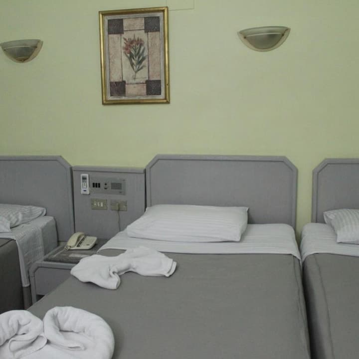 Emilio Hotel Luxor
