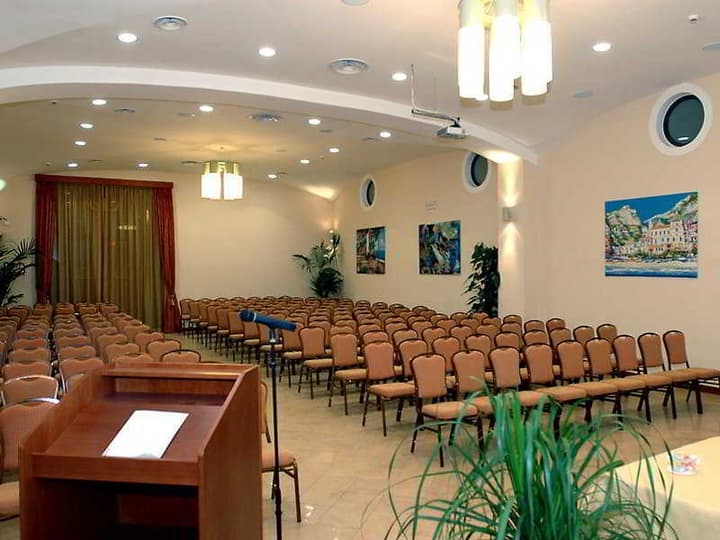 Le Cheminee Business Hotel