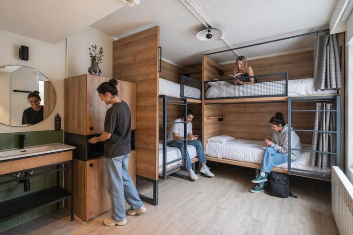 LATROUPE Grand Place Hostel