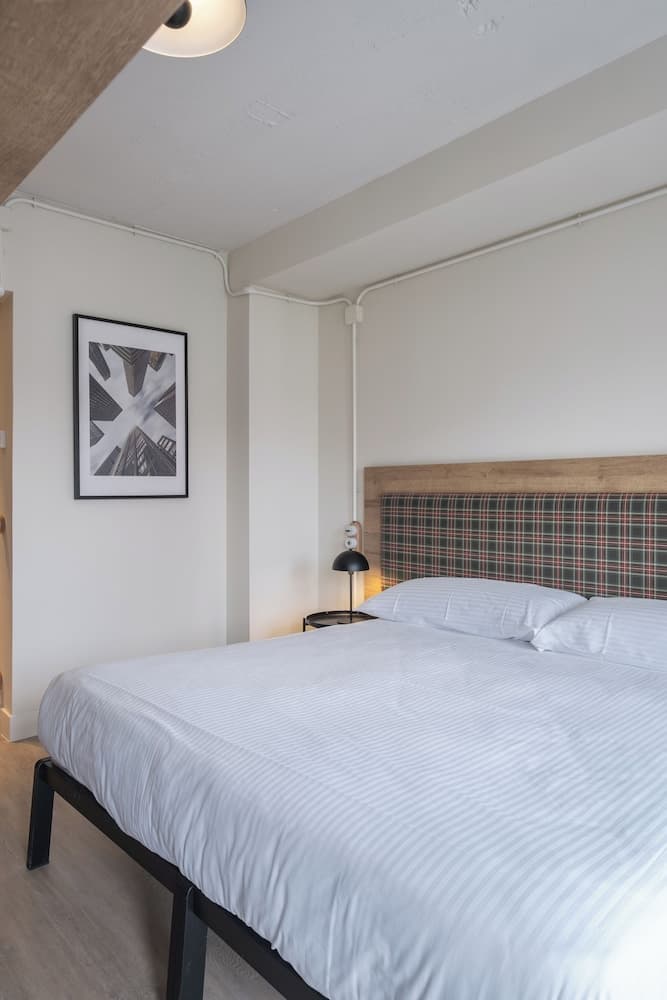 LATROUPE Grand Place Hostel