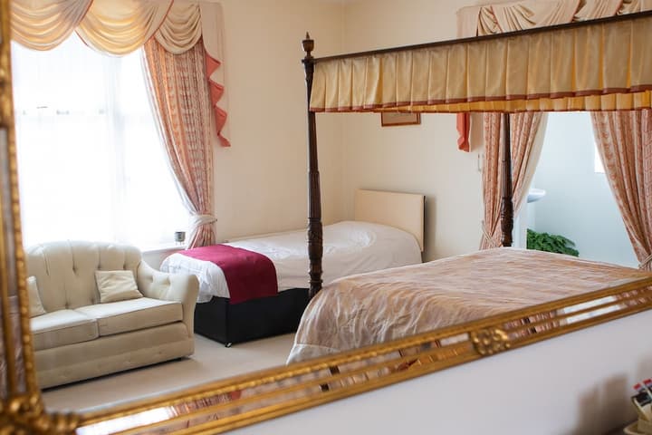 Oyo Fines Bayliwick Hotel