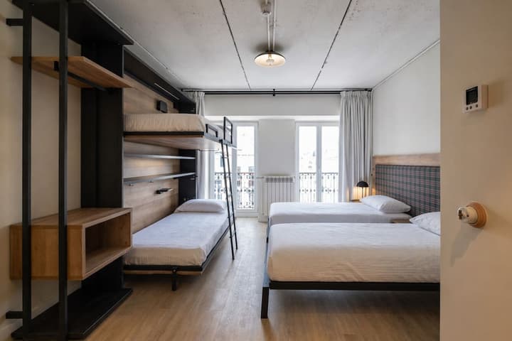 LATROUPE Grand Place Hostel