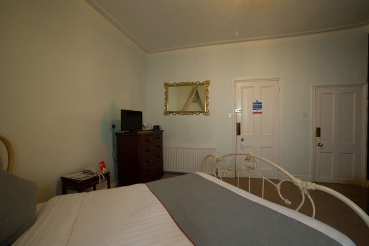 Oyo Fines Bayliwick Hotel