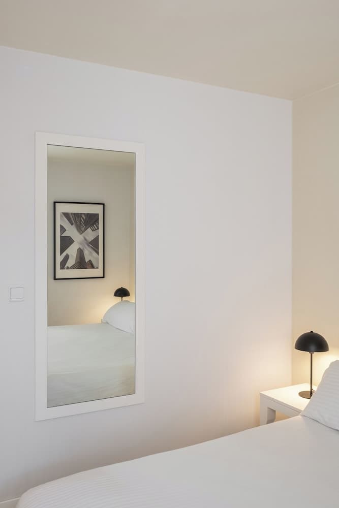 LATROUPE Grand Place Hostel
